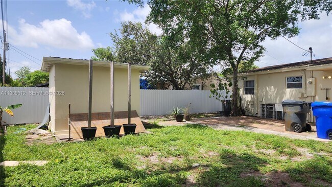 Building Photo - 841 N 69th Terrace