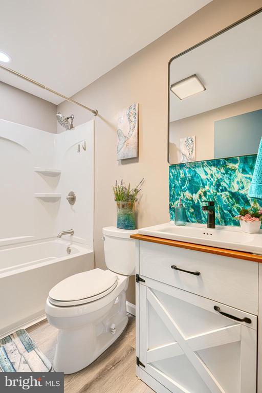 Building Photo - 800 Seckel Ct