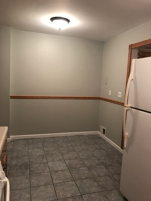 eat in kitchen - 726 Meacham Ave