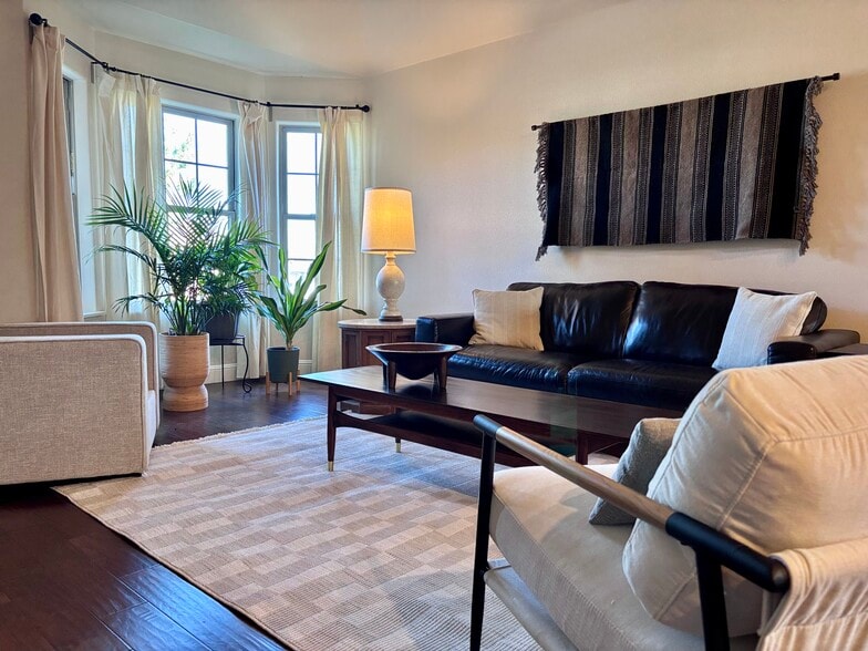 Building Photo - 2610 S Jackson Ave