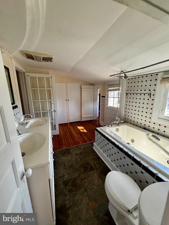 Building Photo - 8122 John Mosby Hwy