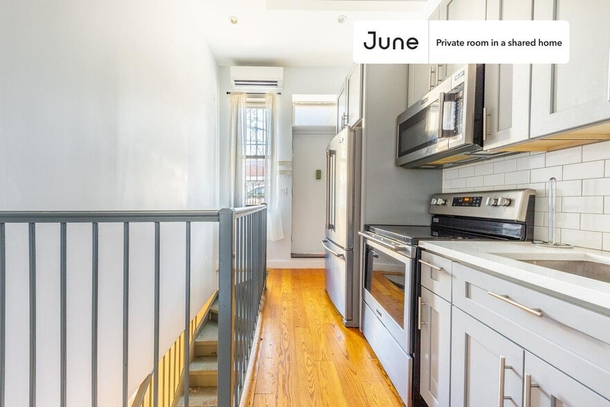 Building Photo - Room in Shared 4 bed/2 bath home in Ridgewood