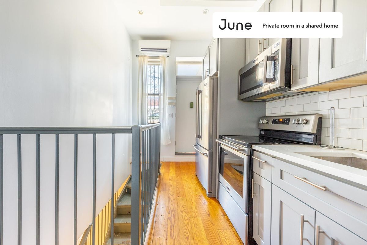 Building Photo - Room in Shared 4 bed/2 bath home in Ridgewood