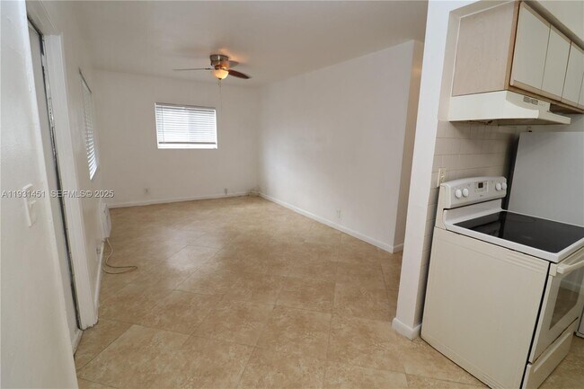 Building Photo - 1708 N 16th Ave