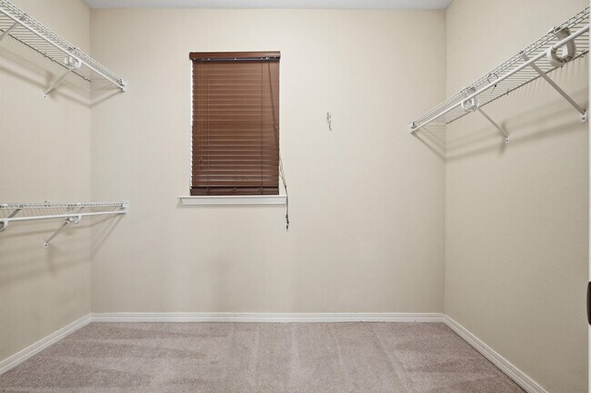 Building Photo - 1705 19th St