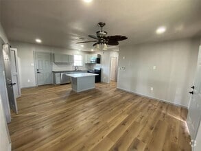Building Photo - 127 Clearview Dr