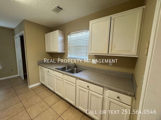 Building Photo - 2654 Jan Dr