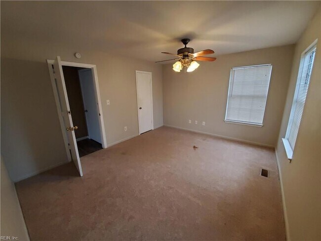 Building Photo - 1536 W 40th St