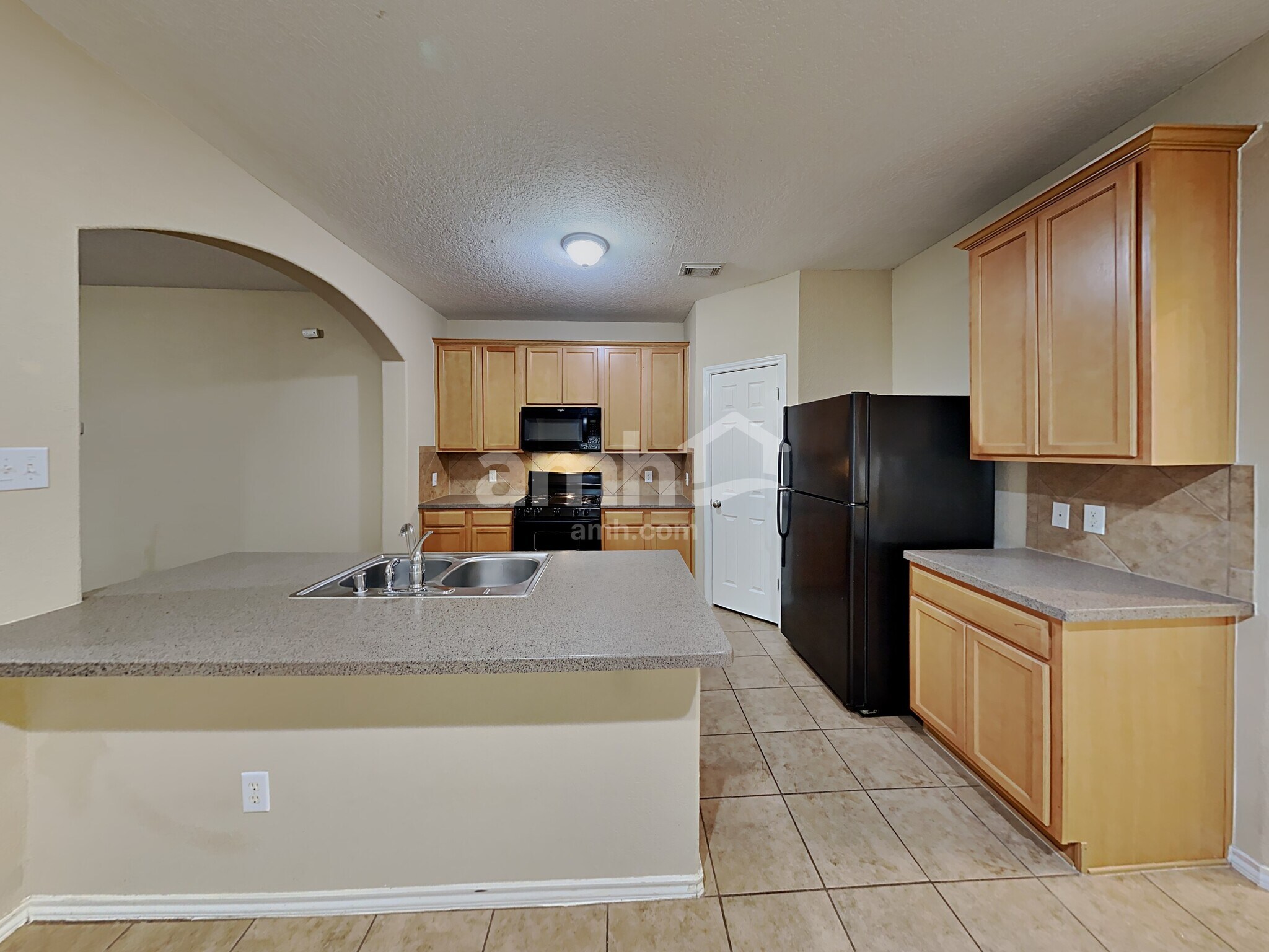 Building Photo - 9215 Birch Springs Dr