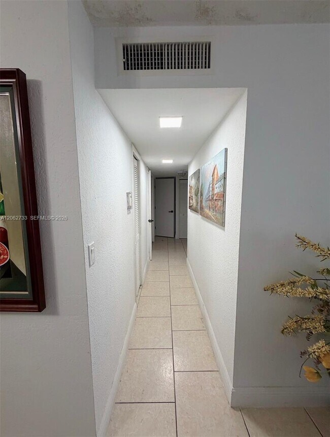 Building Photo - 310 Fontainebleau Blvd