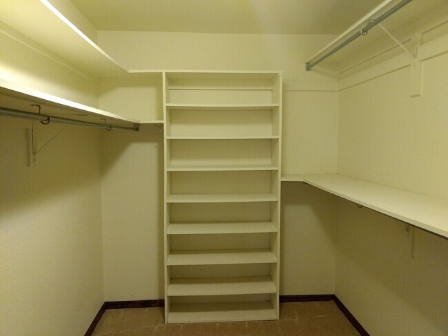 Building Photo - 15619 E Palisades Blvd