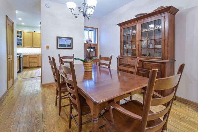 Building Photo - 1127 Independence Ave SE