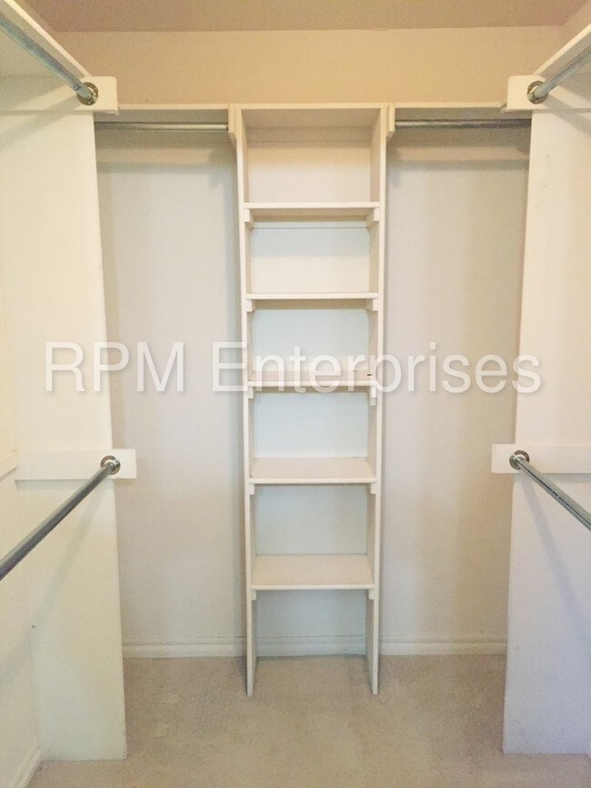 Building Photo - MOVE IN SPECIAL of $300 Off First Months Rent