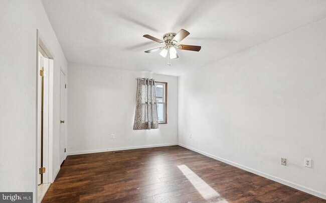 Building Photo - 715 Cooper Landing Rd