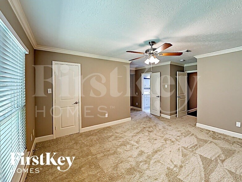 Building Photo - 672 Ravensworth Dr