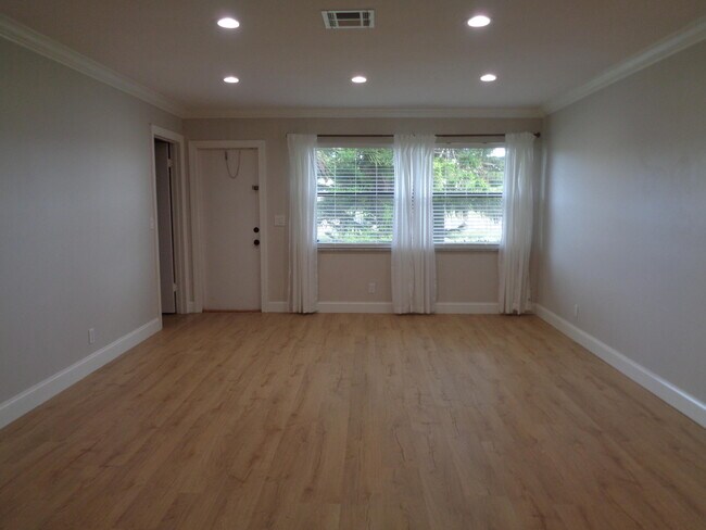 Building Photo - 3109 SW 20th Terrace