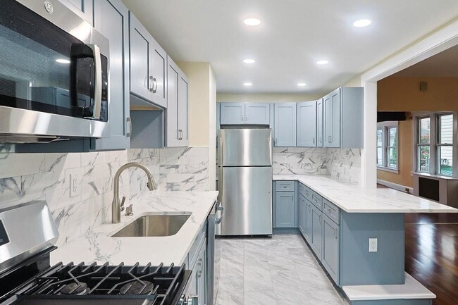 Building Photo - 711 74th St