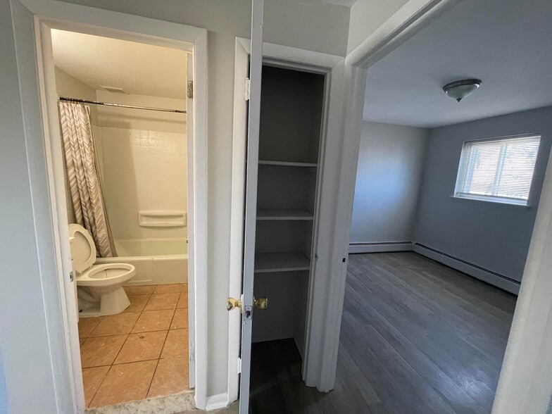 Building Photo - 4818 Unruh Ave