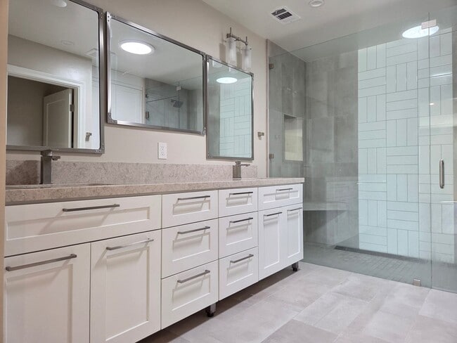 Building Photo - Stunning Coastal Retreat in Oceanside with...