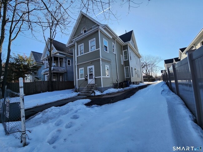 Building Photo - 538 Howard Ave