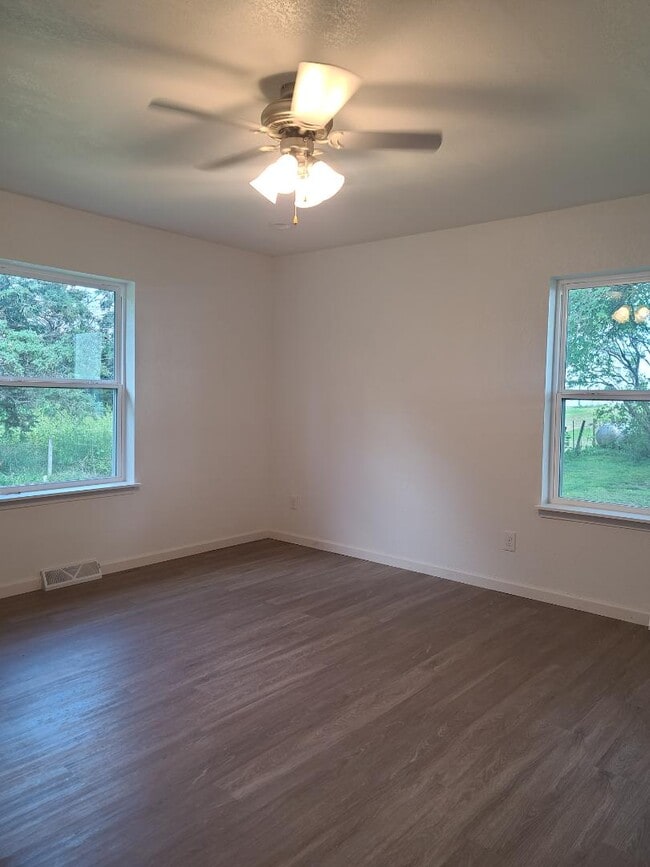 Building Photo - 613 Grundy Rd