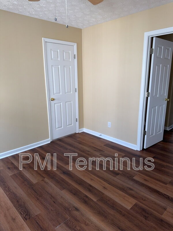 Building Photo - 6122 Farmwood Way SE