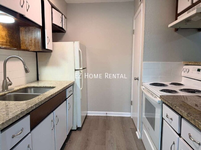 Building Photo - 2101 6th Ave N