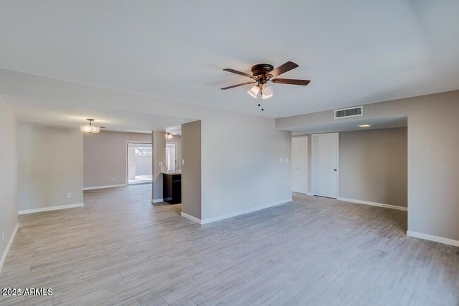 Building Photo - 831 E Stephens Dr