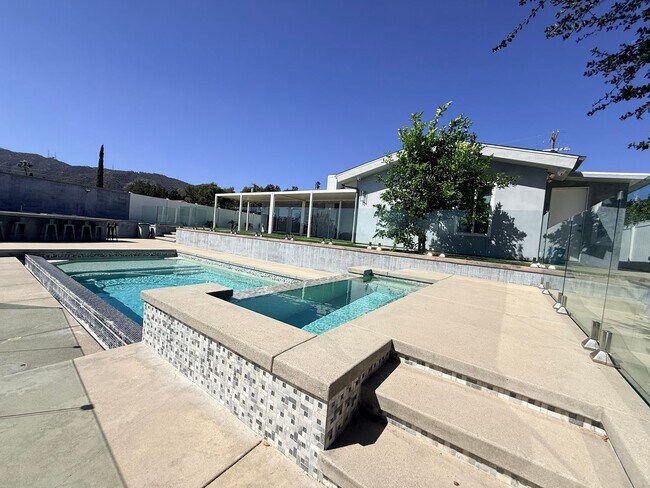 Building Photo - 9354 Glory Ave