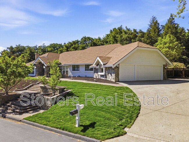 Building Photo - 618 Banister Ln