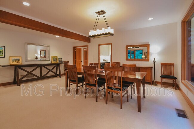 Building Photo - 7079 Lucas Valley Rd