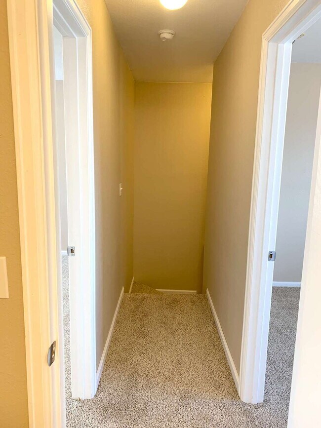 Building Photo - "Spacious 4-Bedroom Haven with 2 Full Baths in Prime Fort Collins Location!"