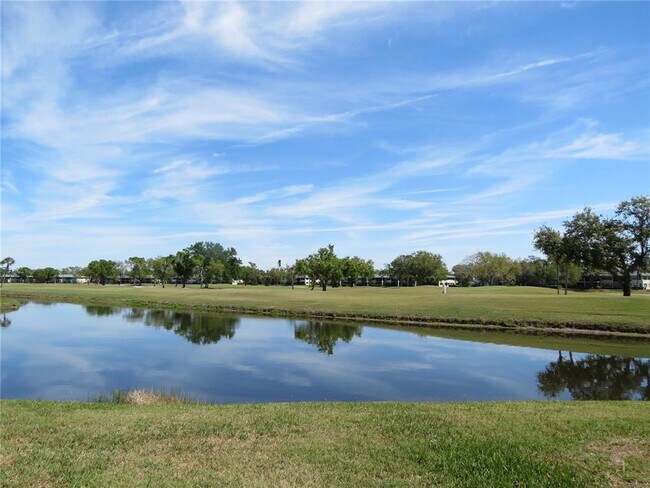 Building Photo - 7193 W Country Club Dr N