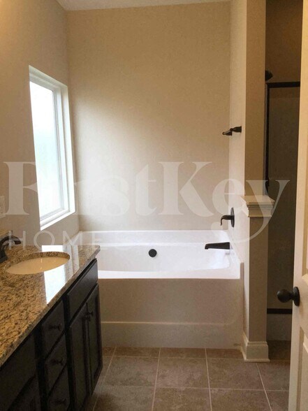 Building Photo - 54 Village Pass