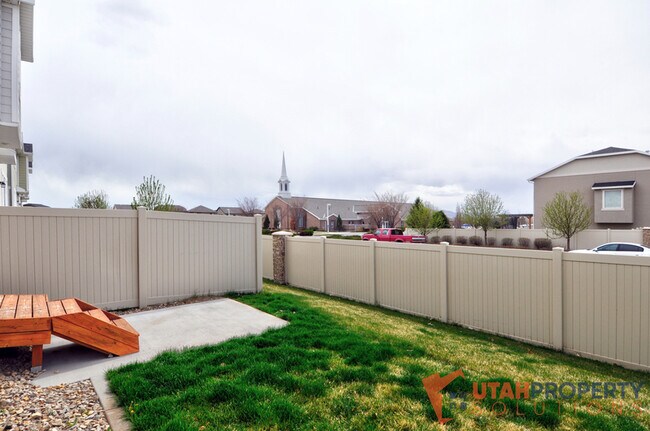 Building Photo - 3755 N Prairie Grass Dr