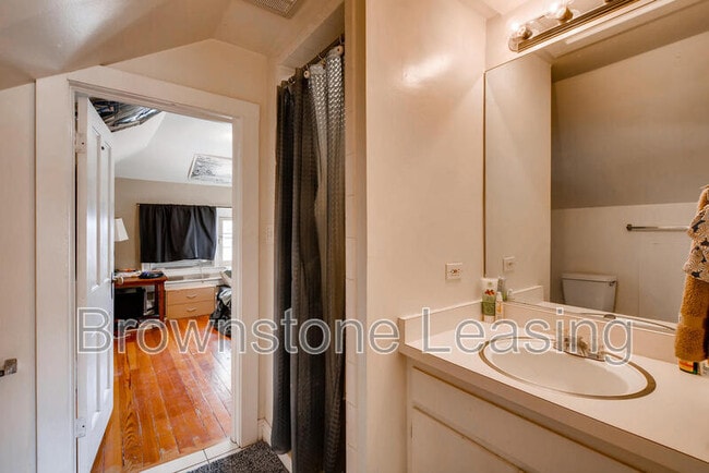 Building Photo - 1035 N Marion St