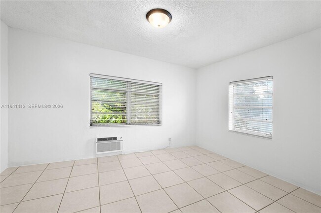 Building Photo - 520 SW 6th St