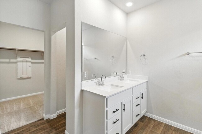 Building Photo - 211 Rainmaker Ln