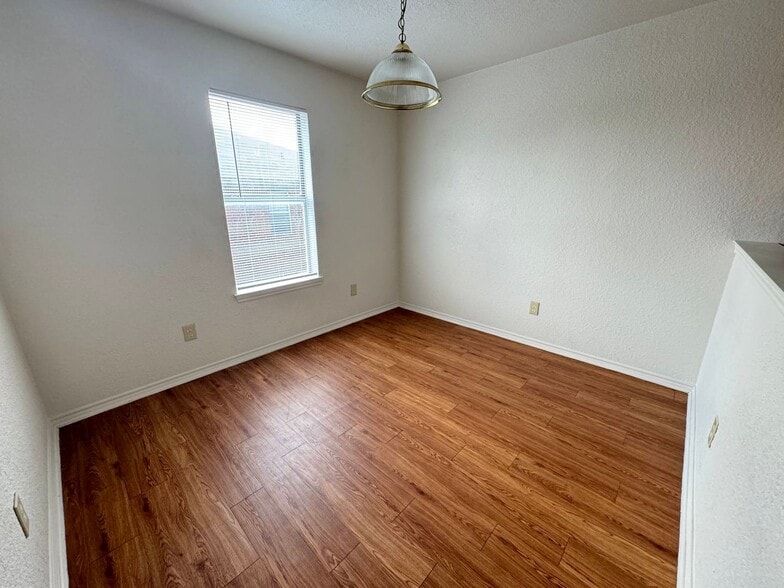 Building Photo - 2808 Cantabrian Dr