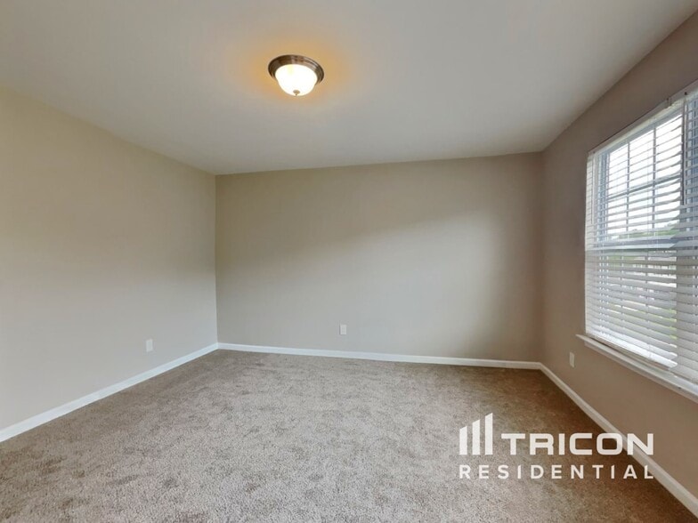 Building Photo - 1756 Pinnacle Oaks Dr