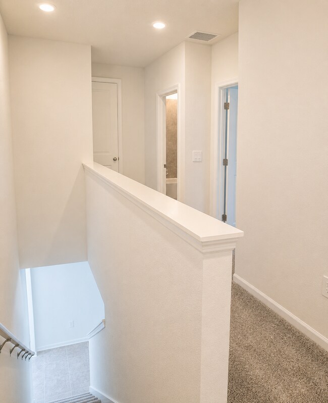 Building Photo - 409 Bogey Dr