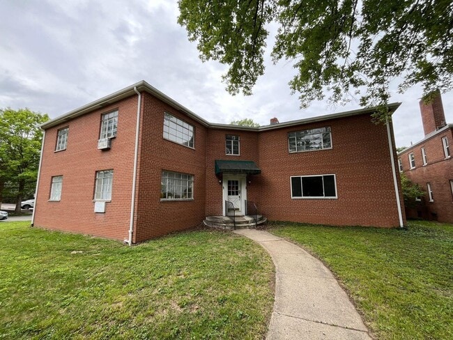 Primary Photo - 3677 N High St