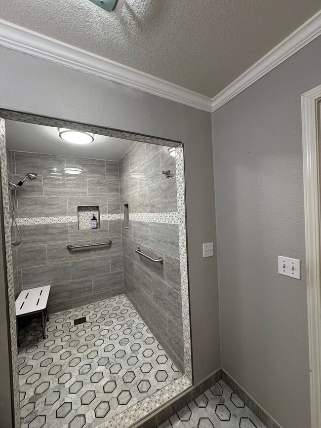 Building Photo - 1762 River Oaks Cir