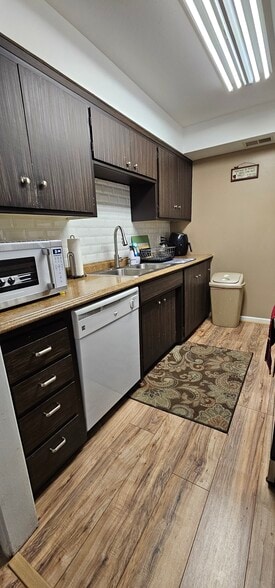 Kitchen - 1168 Herbert Ave