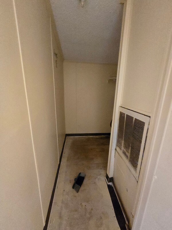 Building Photo - 2115 Cattail Cir