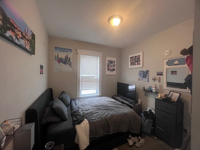 Building Photo - 247 L St