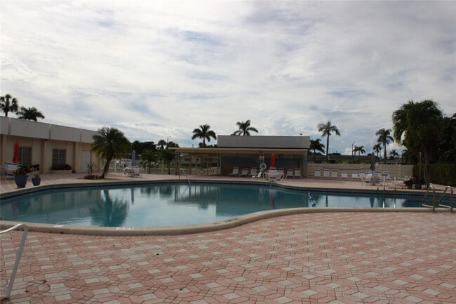 Building Photo - 2810 Ashley Dr W