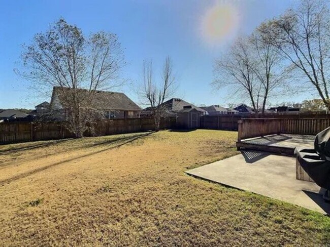 Building Photo - Great 3 Bedroom 2.5 Bathroom Cabot House