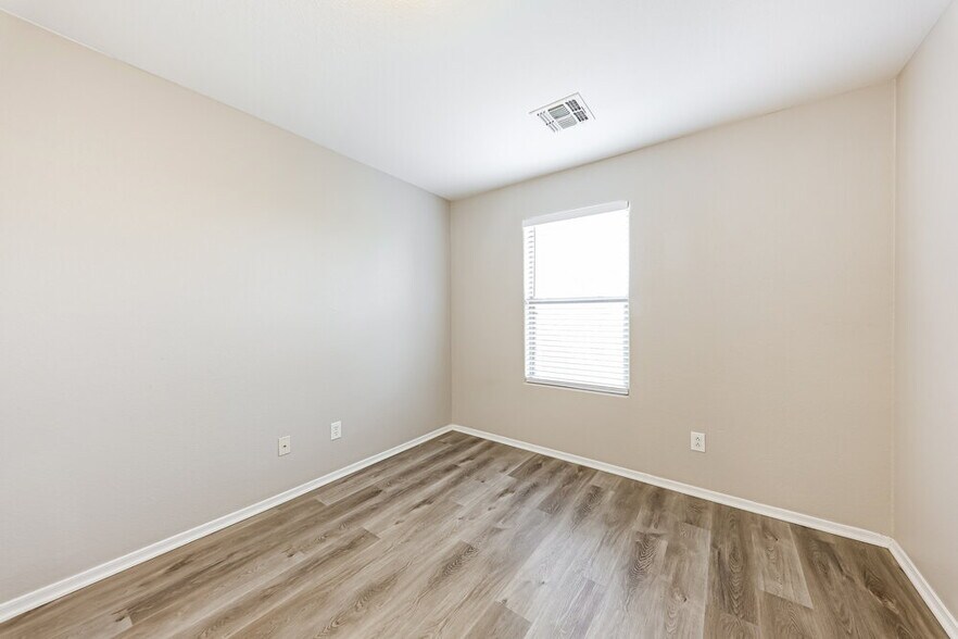 Building Photo - 973 E Doris St