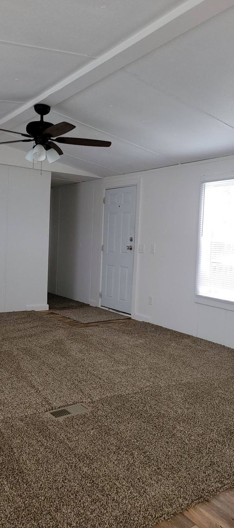 Building Photo - Ready to Move in